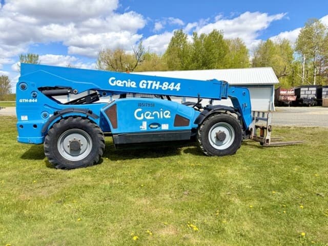 Image of Genie GTH-844 equipment image 2