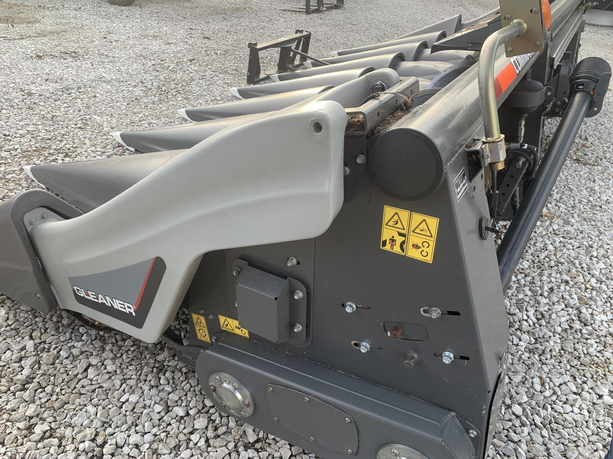 2016 Gleaner Command 3308 Equipment Image0