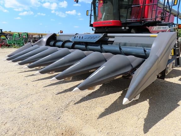 Image of Gleaner Command 3308 equipment image 3