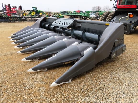 Image of Gleaner Command 3308 equipment image 3