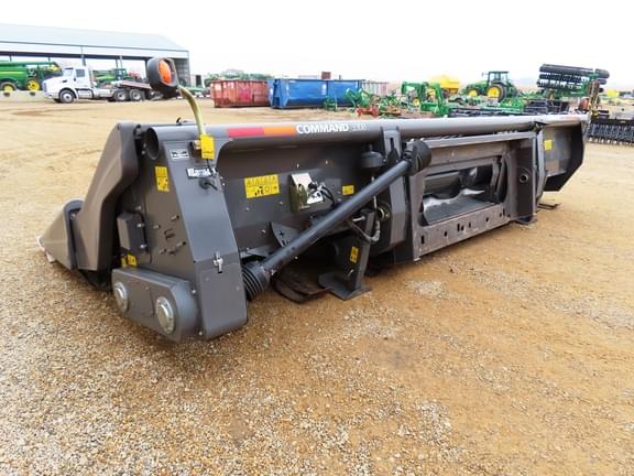 Image of Gleaner Command 3308 equipment image 4