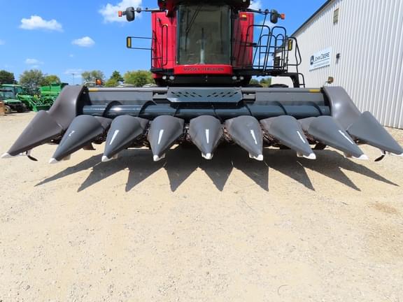 Image of Gleaner Command 3308 equipment image 2