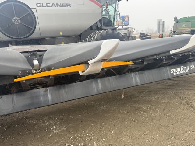 Image of Gleaner 3312C equipment image 4
