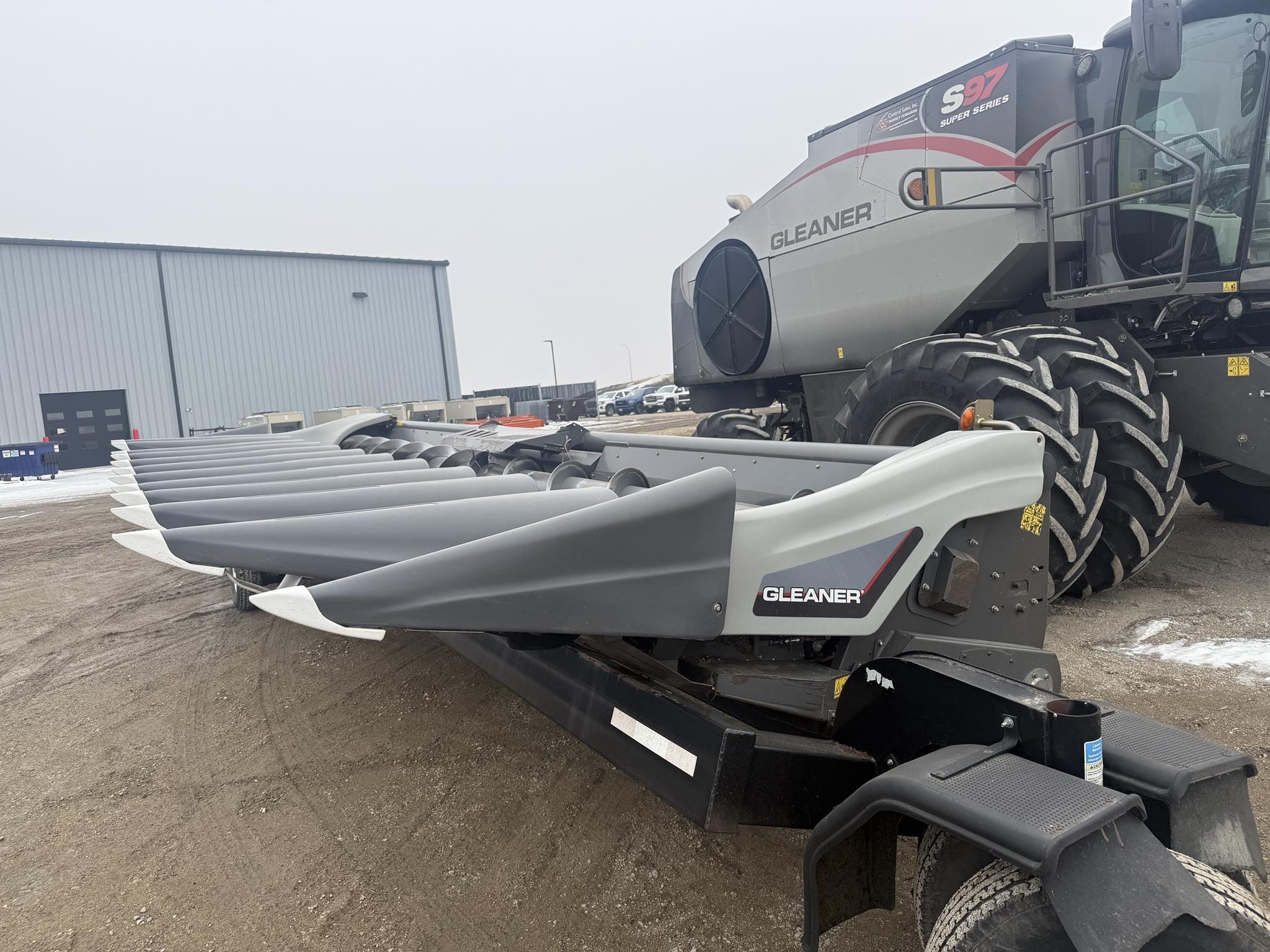 2016 Gleaner 3312C Equipment Image0