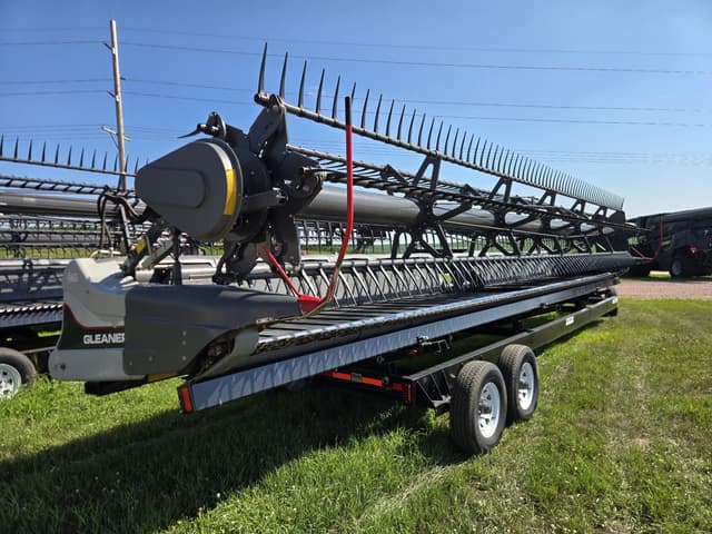 Image of Gleaner 9255 equipment image 2