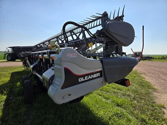 Image of Gleaner 9255 equipment image 4
