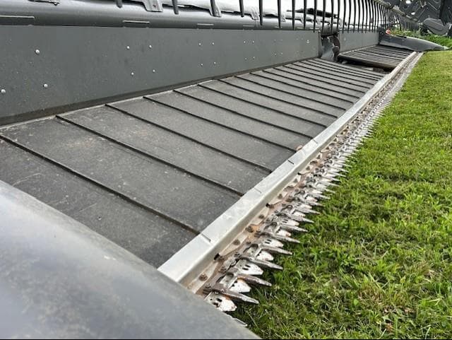 Image of Gleaner 9255 equipment image 4