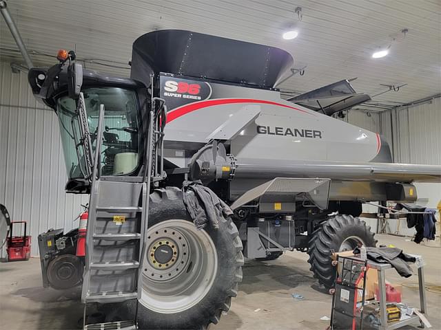 Image of Gleaner S96 equipment image 1