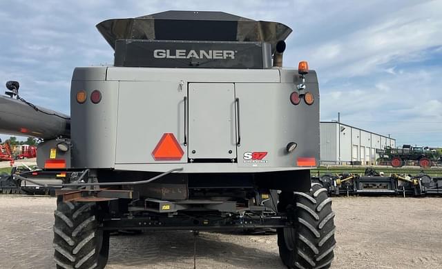 Image of Gleaner S97 equipment image 3