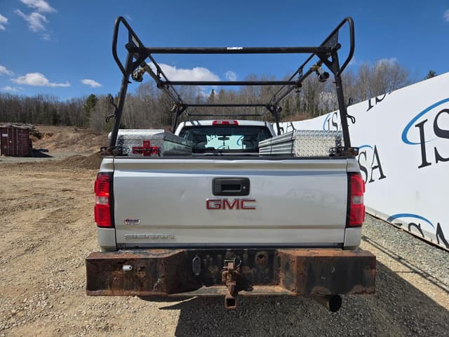 Image of GMC 2500HD equipment image 3