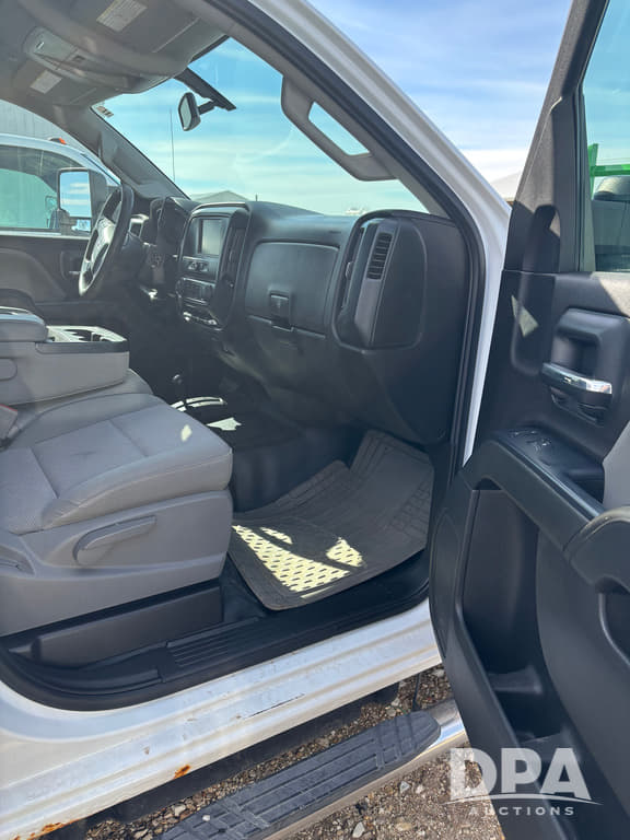 Image of GMC 2500HD equipment image 3