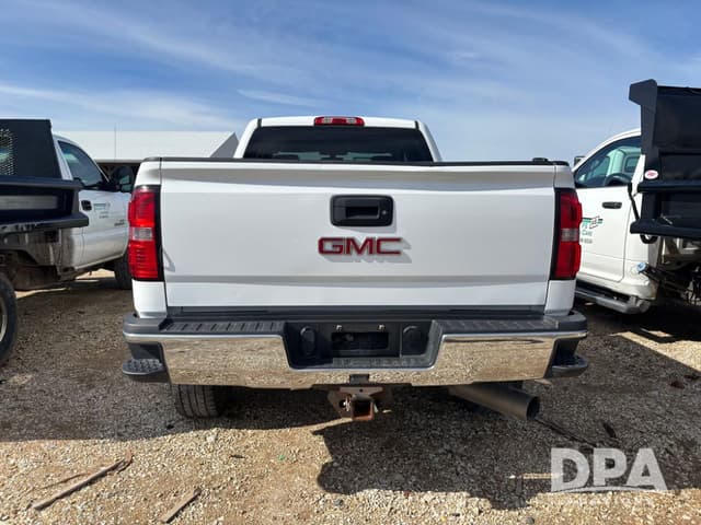 Image of GMC 2500HD equipment image 2