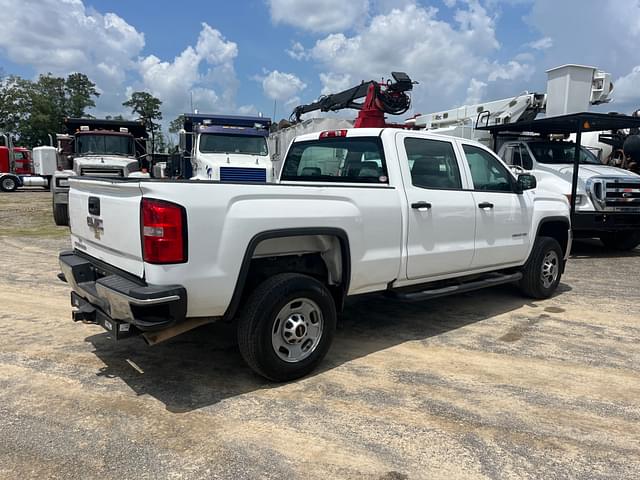 Image of GMC 2500HD equipment image 3