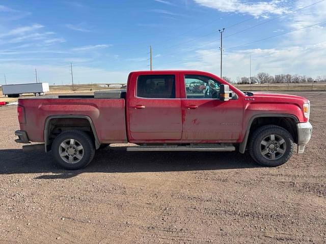 Image of GMC 2500HD equipment image 4