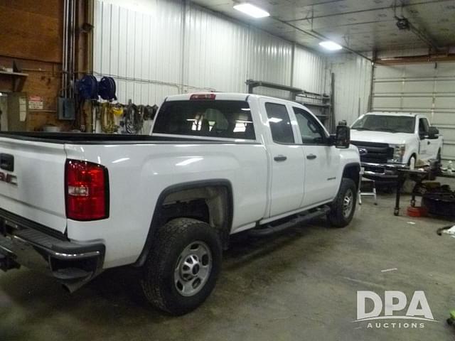 Image of GMC 2500HD equipment image 2
