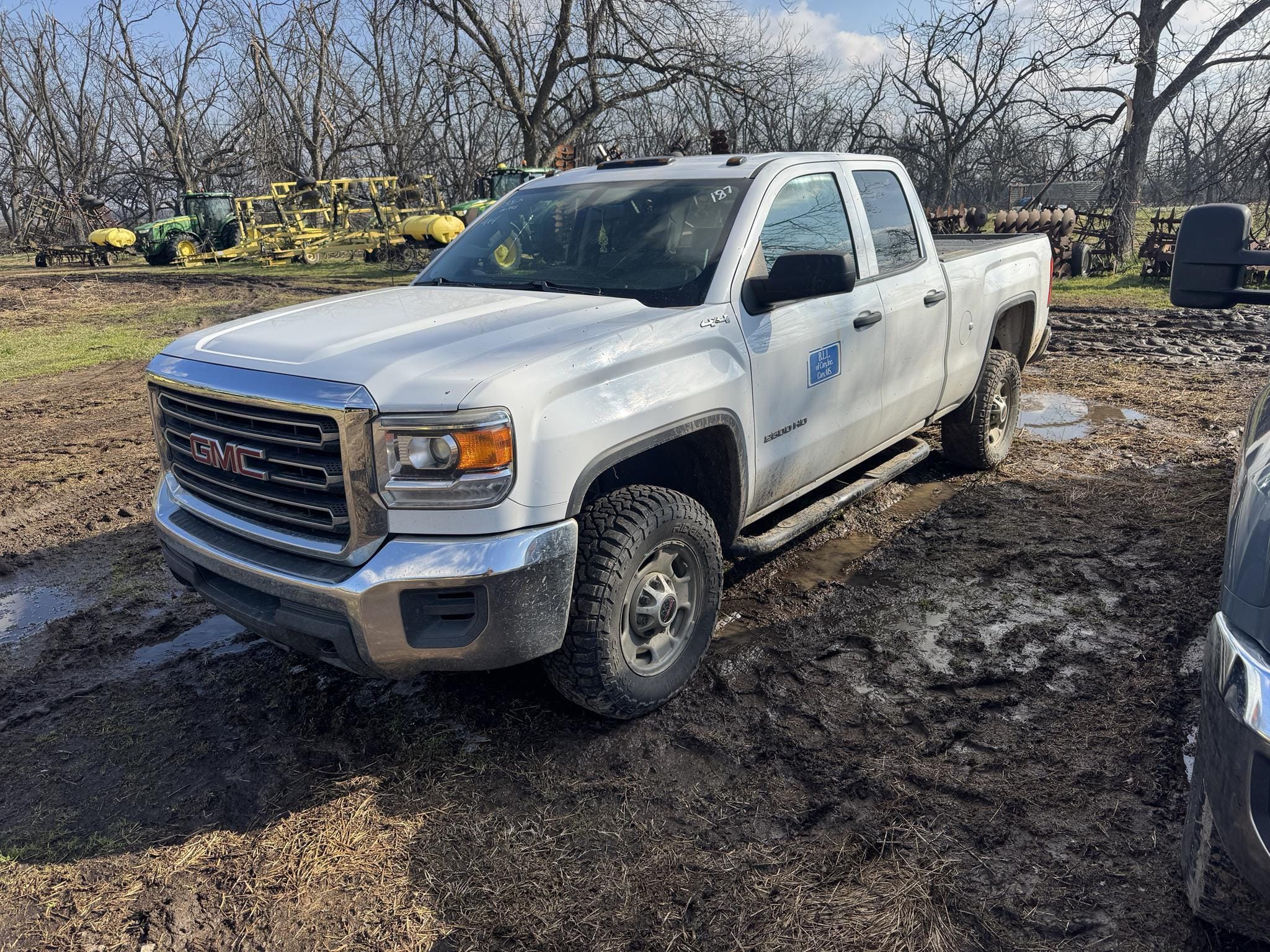 2016 GMC 2500HD Equipment Image0