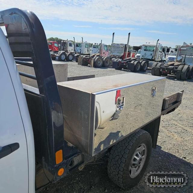 Image of GMC 2500HD equipment image 1