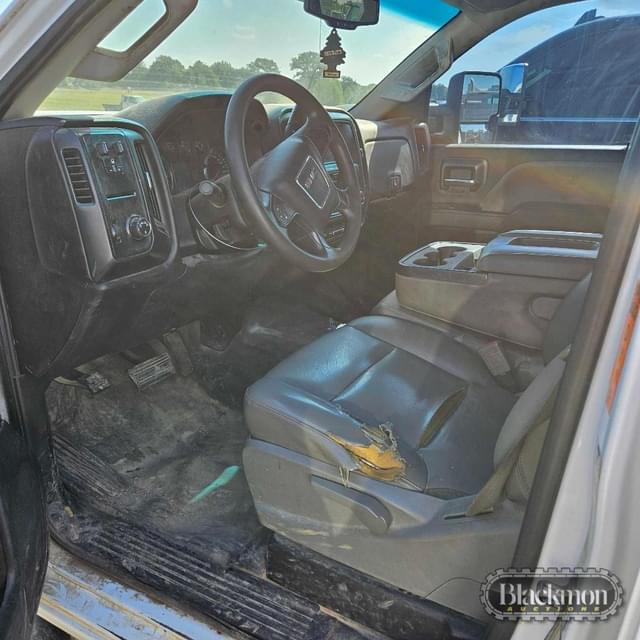 Image of GMC 2500HD equipment image 3