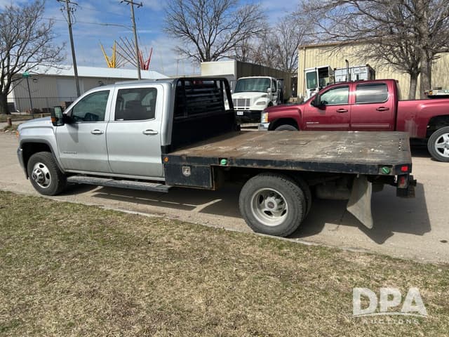 Image of GMC 3500HD equipment image 3