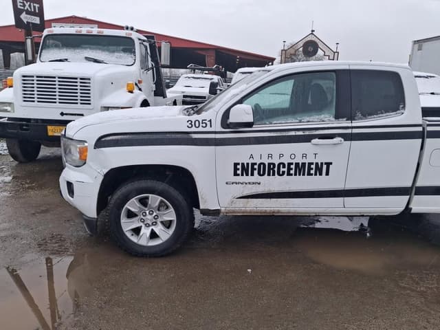 Image of GMC Canyon equipment image 3