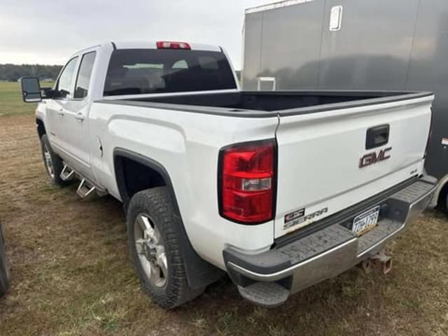 Image of GMC 2500HD equipment image 3