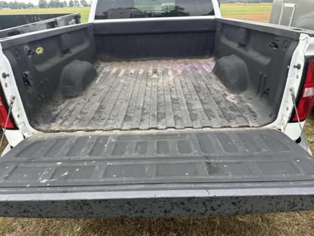 Image of GMC 2500HD equipment image 4