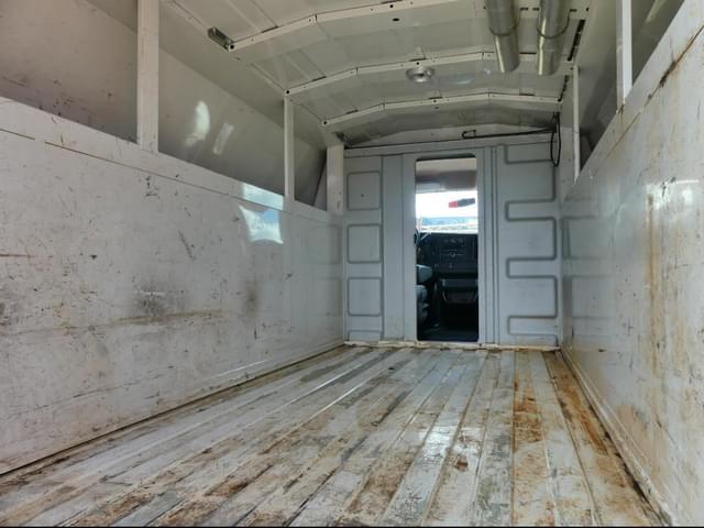 Image of GMC Savana G3500 equipment image 4