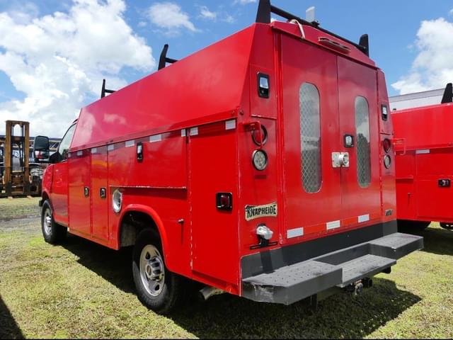 Image of GMC Savana G3500 equipment image 3