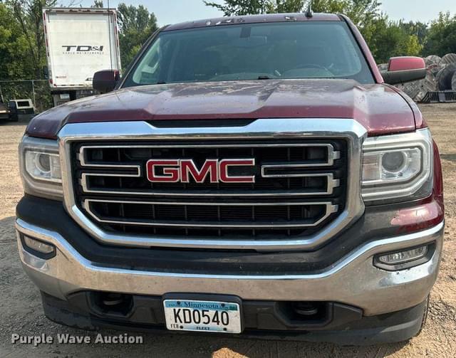 Image of GMC Sierra 1500 equipment image 1