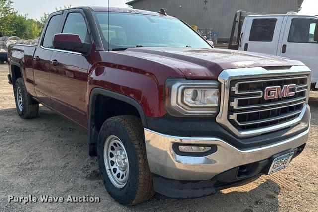 Image of GMC Sierra 1500 equipment image 2