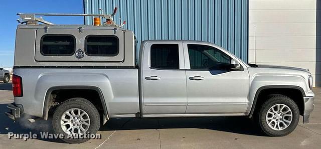 Image of GMC Sierra 1500 equipment image 3