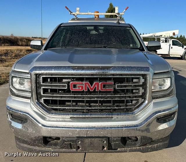 Image of GMC Sierra 1500 equipment image 1