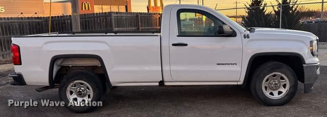 Image of GMC Sierra 1500 equipment image 3