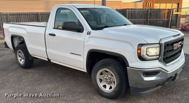 Image of GMC Sierra 1500 equipment image 2