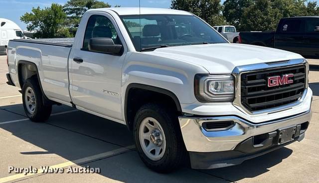 Image of GMC Sierra 1500 equipment image 2