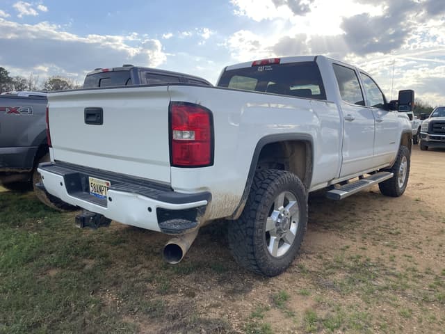 Image of GMC 2500HD equipment image 3