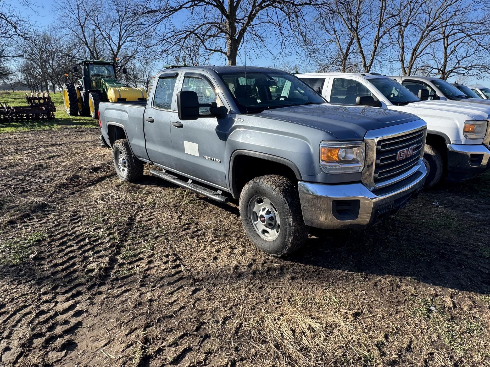 2016 GMC 2500HD Equipment Image0
