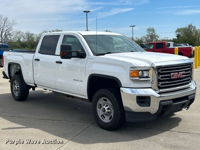 Image of GMC 2500HD equipment image 2