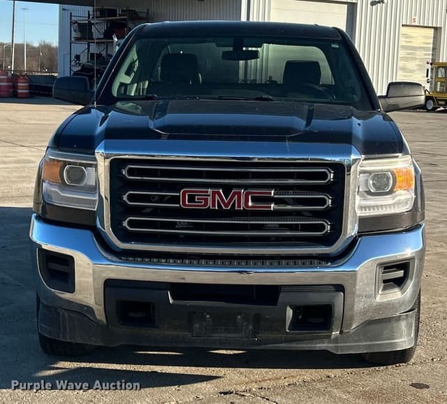 Image of GMC 2500HD equipment image 1