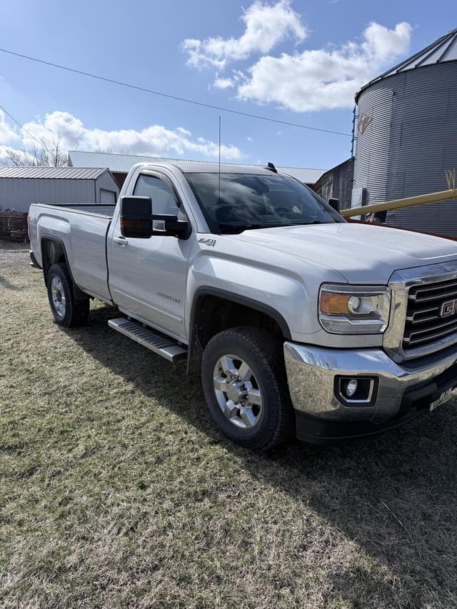 Image of GMC 2500HD equipment image 2