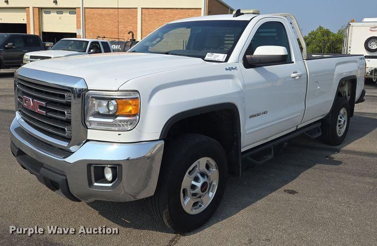 2016 GMC 2500HD Equipment Image0