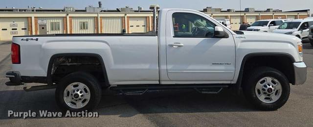Image of GMC 2500HD equipment image 3