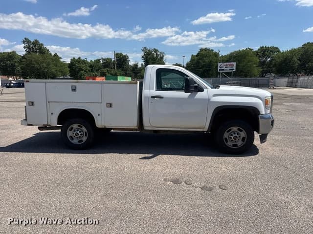 Image of GMC 2500HD equipment image 3