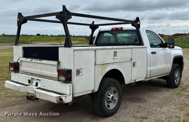 Image of GMC 2500HD equipment image 4