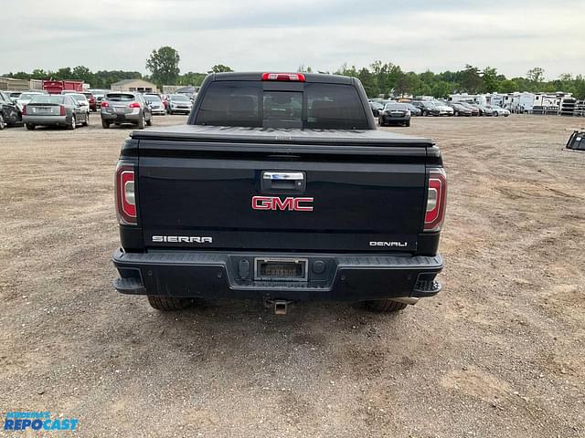 Image of GMC Sierra equipment image 3