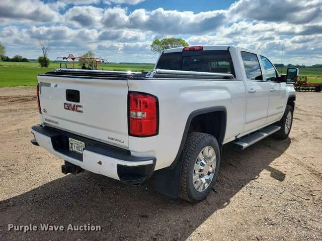 Image of GMC Denali equipment image 4