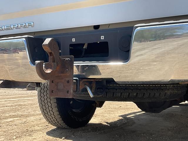 Thumbnail image GMC Sierra 35