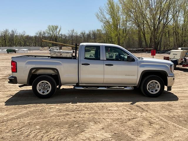 Thumbnail image GMC Sierra 4
