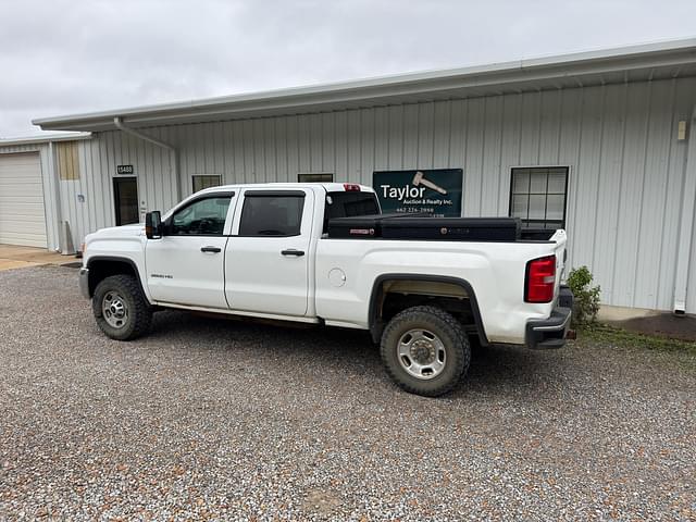 Image of GMC Sierra equipment image 3