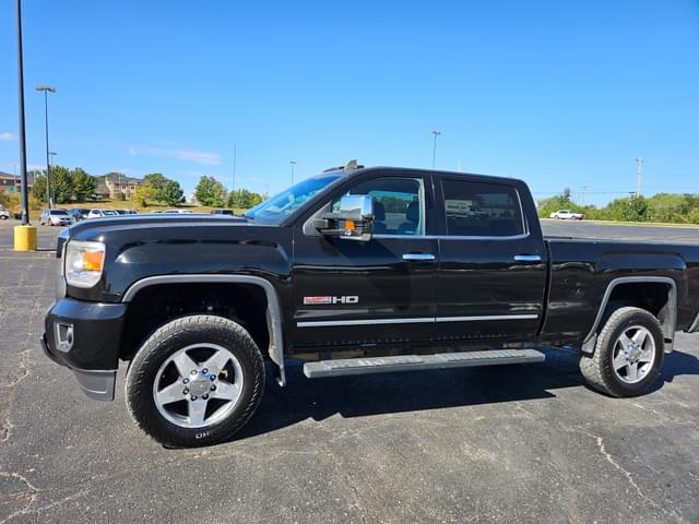 Image of GMC Sierra equipment image 3